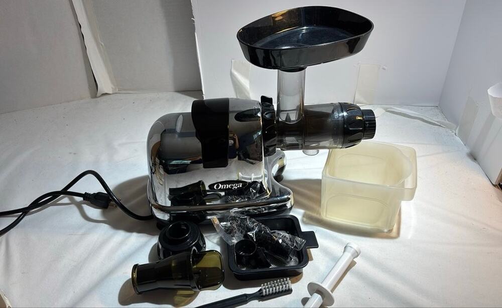 Omega Juicer Model J8006HDS